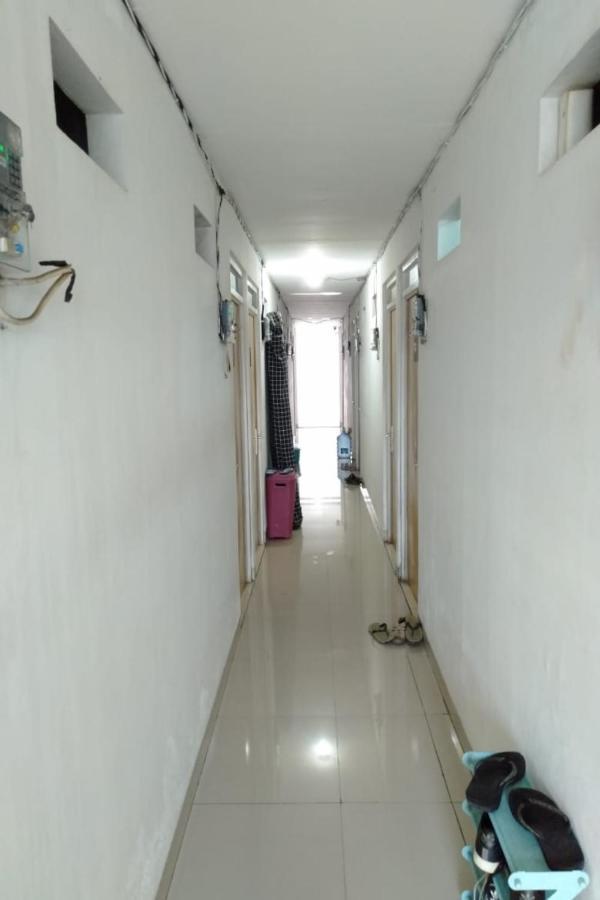 SPOT ON 90538 Wisma Dewi Syariah Jakarta Bagian luar foto