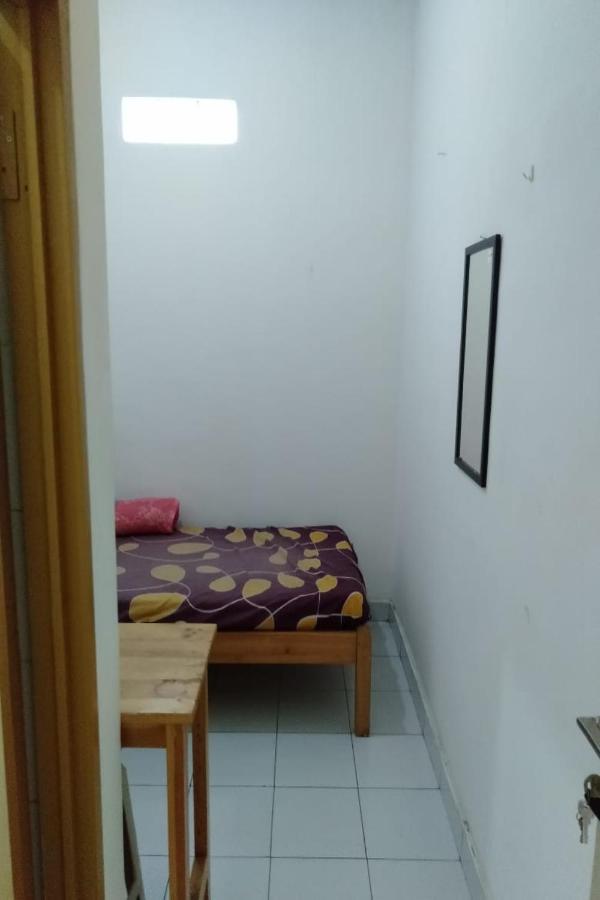 SPOT ON 90538 Wisma Dewi Syariah Jakarta Bagian luar foto