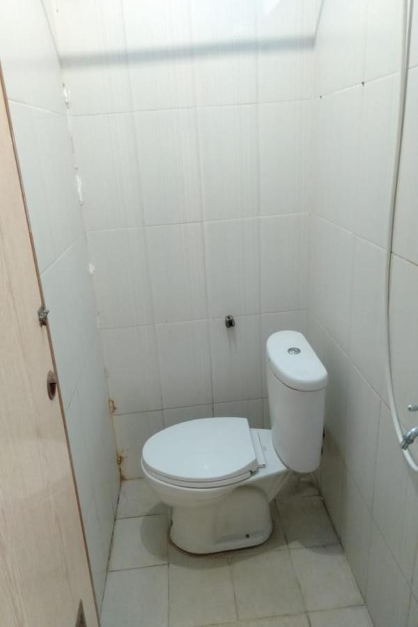 SPOT ON 90538 Wisma Dewi Syariah Jakarta Bagian luar foto