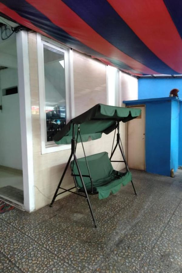 SPOT ON 90538 Wisma Dewi Syariah Jakarta Bagian luar foto